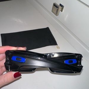 Oakley Men’s Fuel Cell Wrap Sunglasses Black/ Blue with Duster Bag.